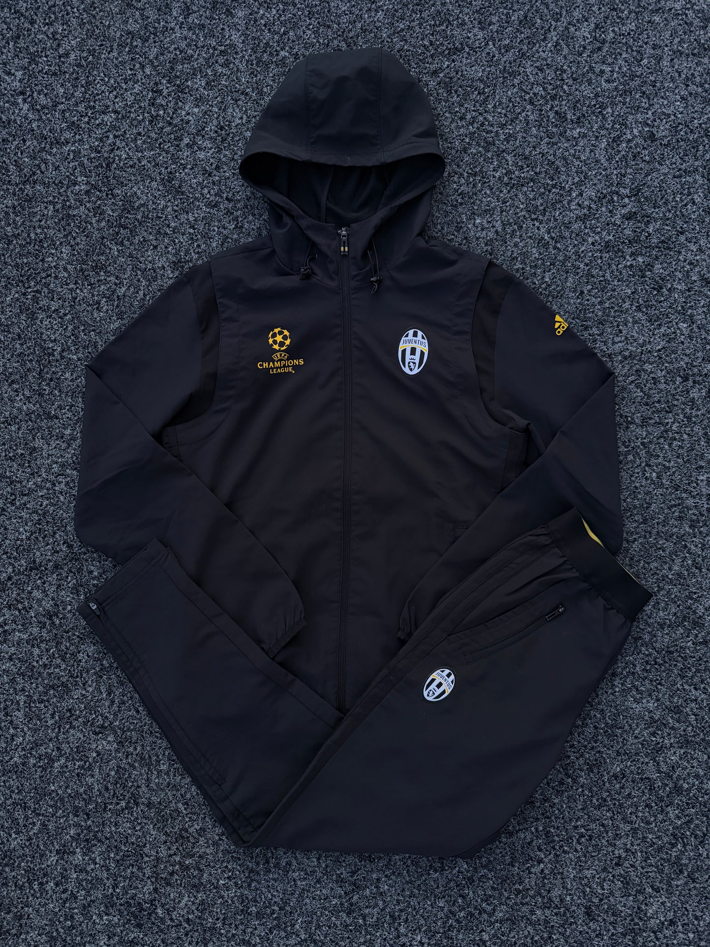 JUVENTUS TRACKSUIT (XS)