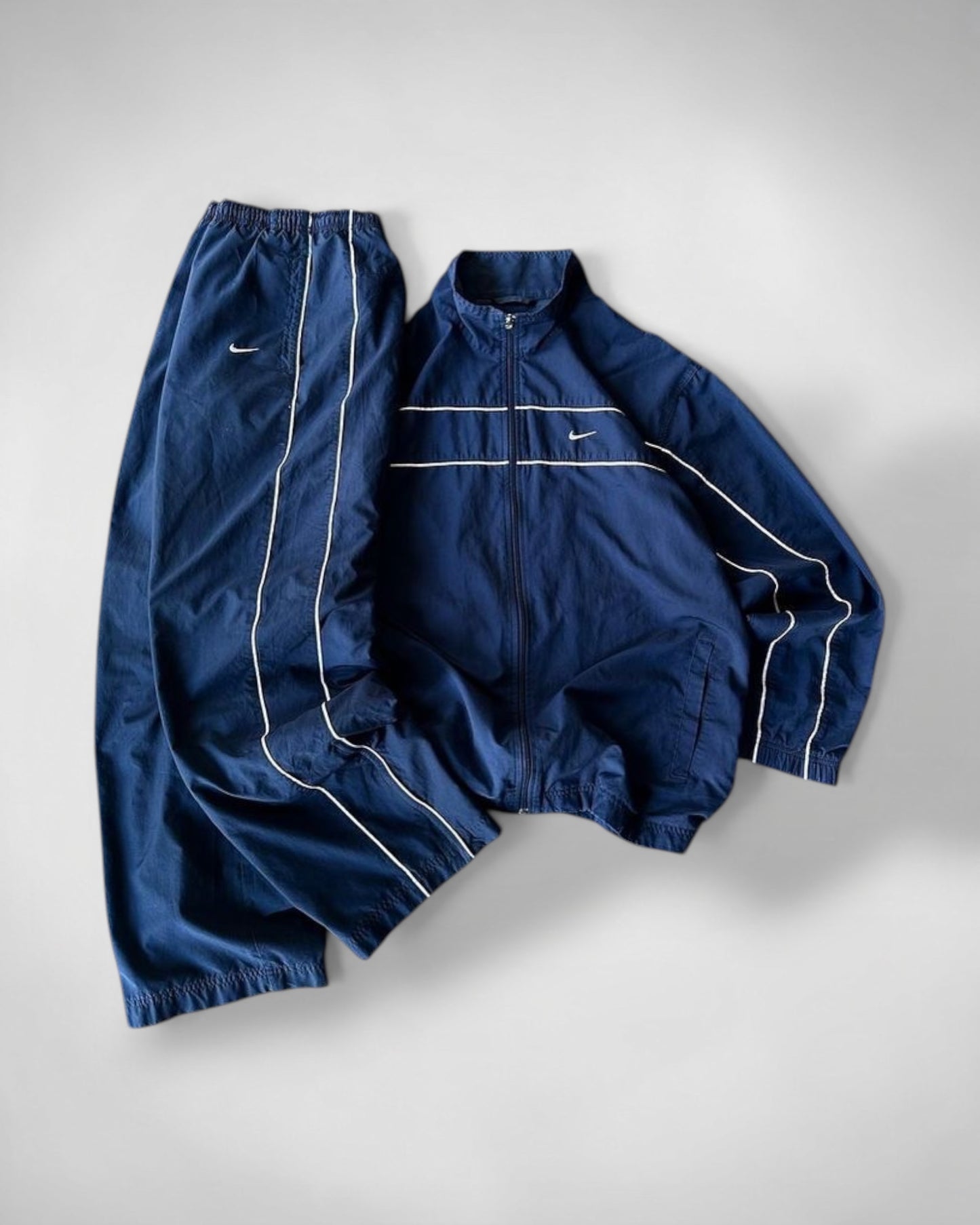VINTAGE TRACKSUIT MYSTERY BOX (1 PIECE)